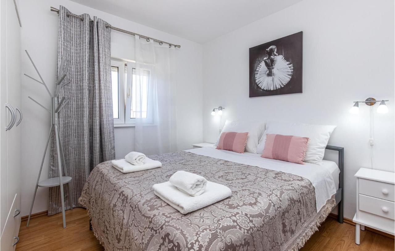 Amazing Apartment In Kostrena With 1 Bedrooms And Wifi Екстериор снимка